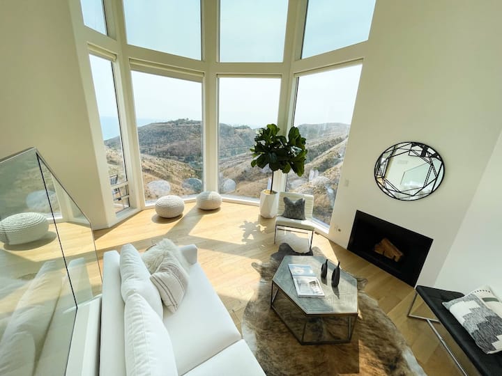 Warm-toned sitting area with canyon light