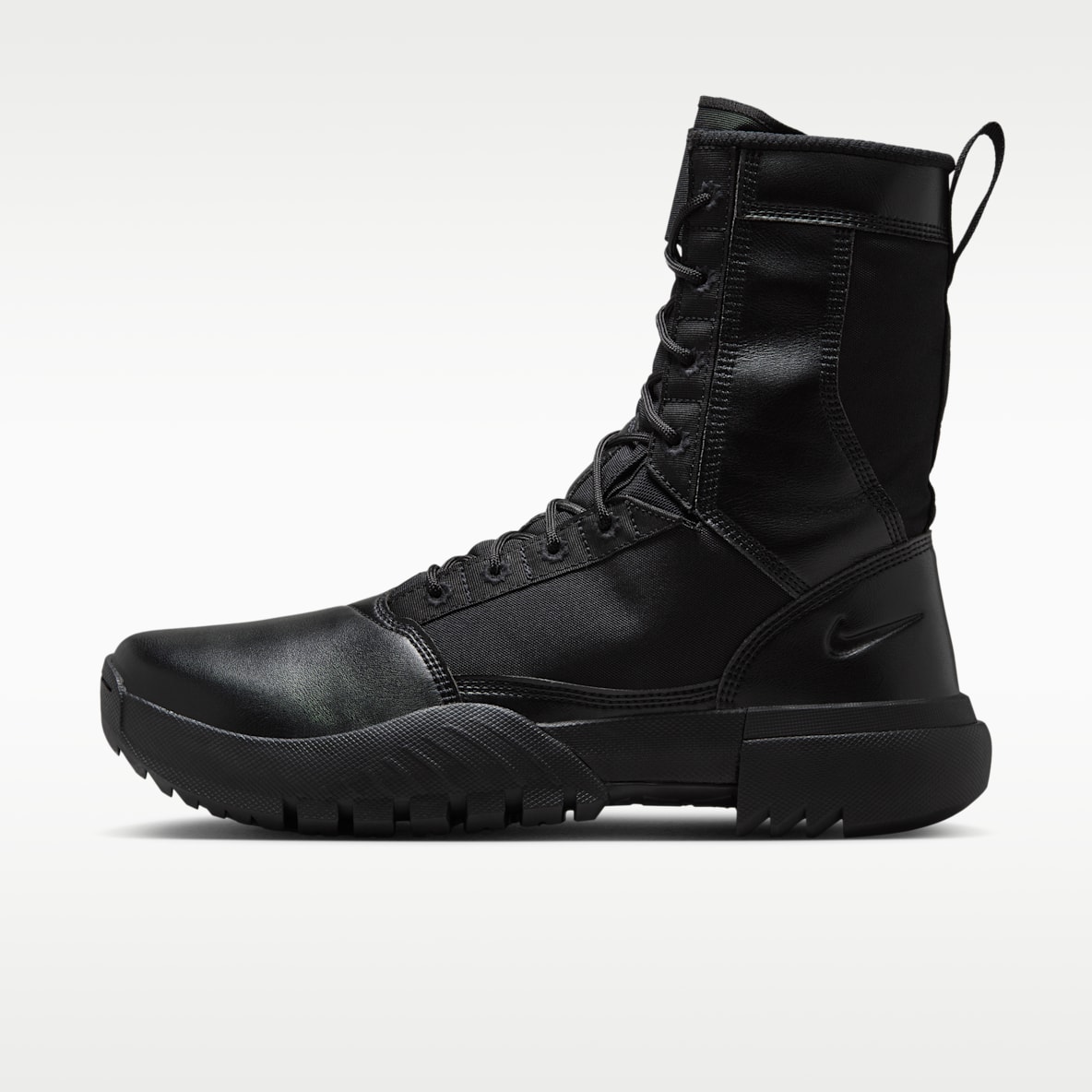 Nike SFB Air Field Ukiah 8"
